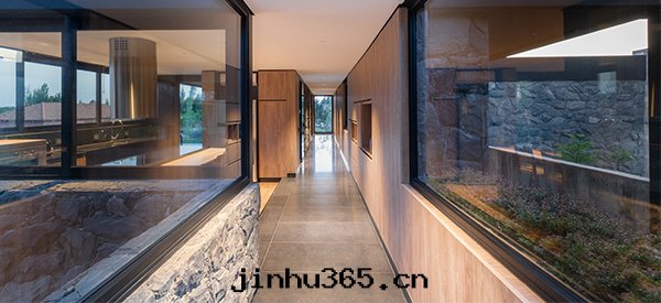 Common mistakes and solutions of damp proof and dehumidification in villa basement