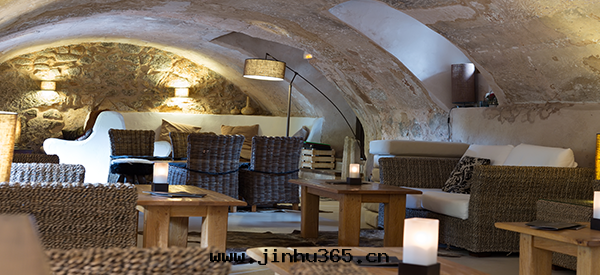 地(dì)下(xià)室(shì)拒絕做“潮(cháo)人(rén)”！