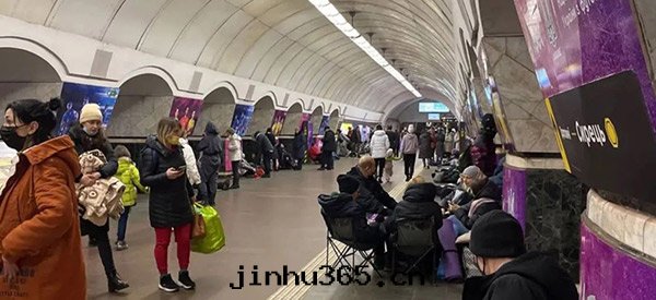 “圍城(chéng)”內(nèi)外(wài)，如(rú)何心(xīn)連(lián)心(xīn)？