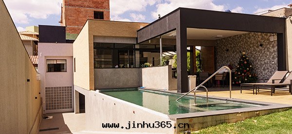 你有(yǒu)一(yī)套(tào)别墅，你願意(yì)为(wèi)了(le)地(dì)下(xià)室(shì)的防潮(cháo)、除湿花(huā)費多(duō)少(shǎo)呢？